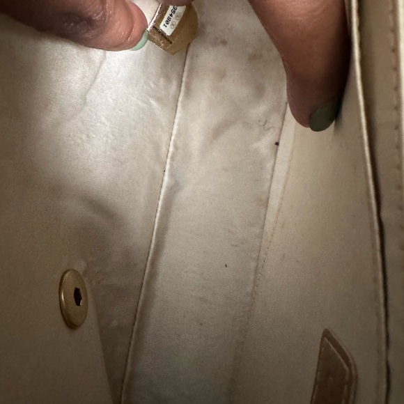 CHANEL Cream Gold Quilted Shoulder Bag - Picture 4 of 9